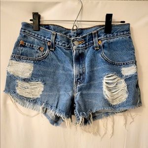 *SOLD* Vintage Levi’s Cut Off Denim Shorts (27)